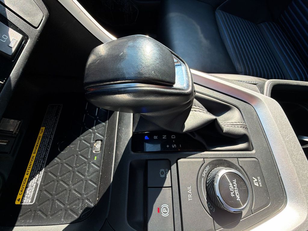 Thumbnail: 2020 Toyota RAV4 - 25