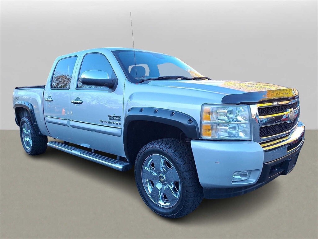 2010 Chevrolet Silverado 1500 LT photo 3