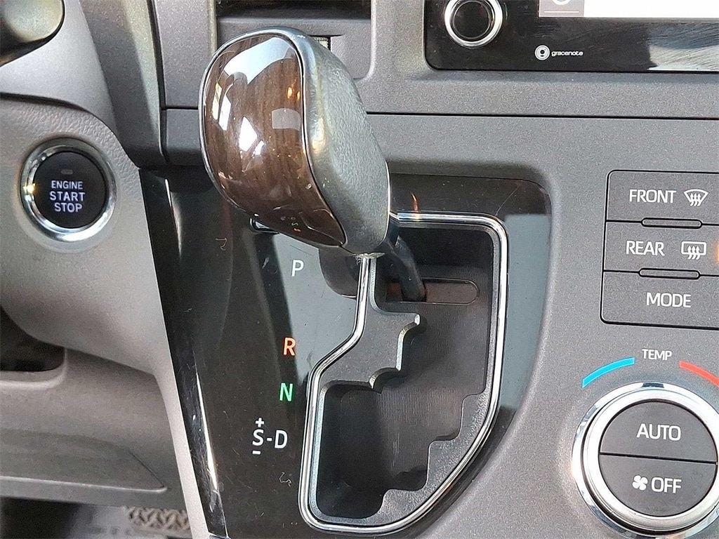 Thumbnail: 2020 Toyota Sienna - 12