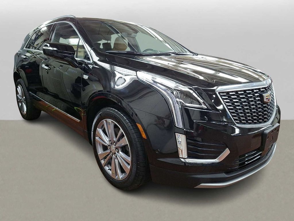 Thumbnail: 2024 Cadillac XT5 - 3