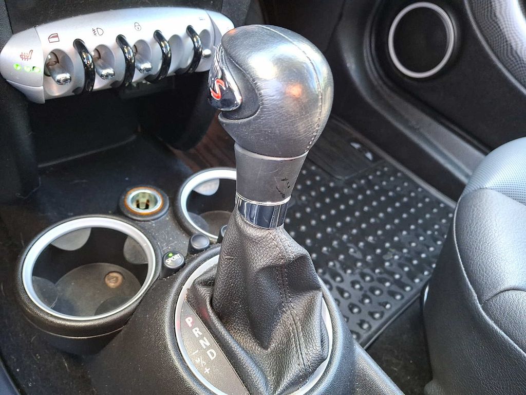 Thumbnail: 2010 MINI Cooper - 15