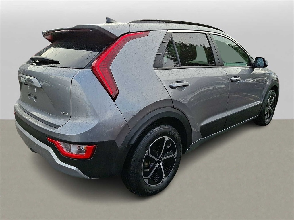 Thumbnail: 2023 Kia Niro - 3