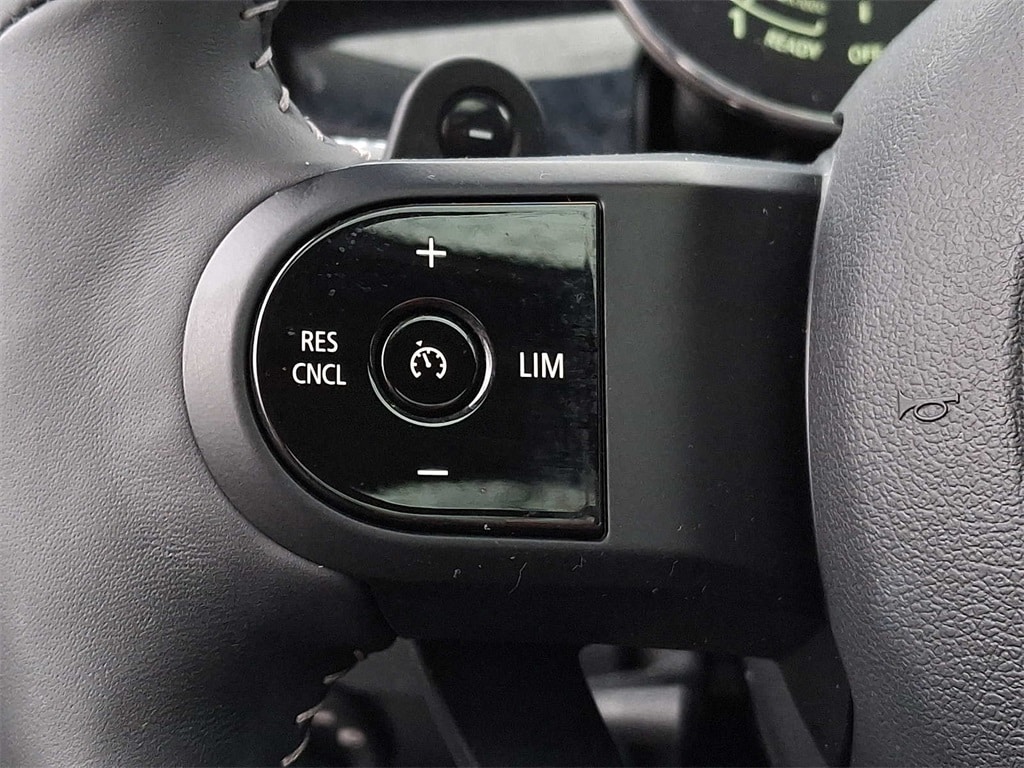 Thumbnail: 2023 MINI Cooper Hardtop - 17