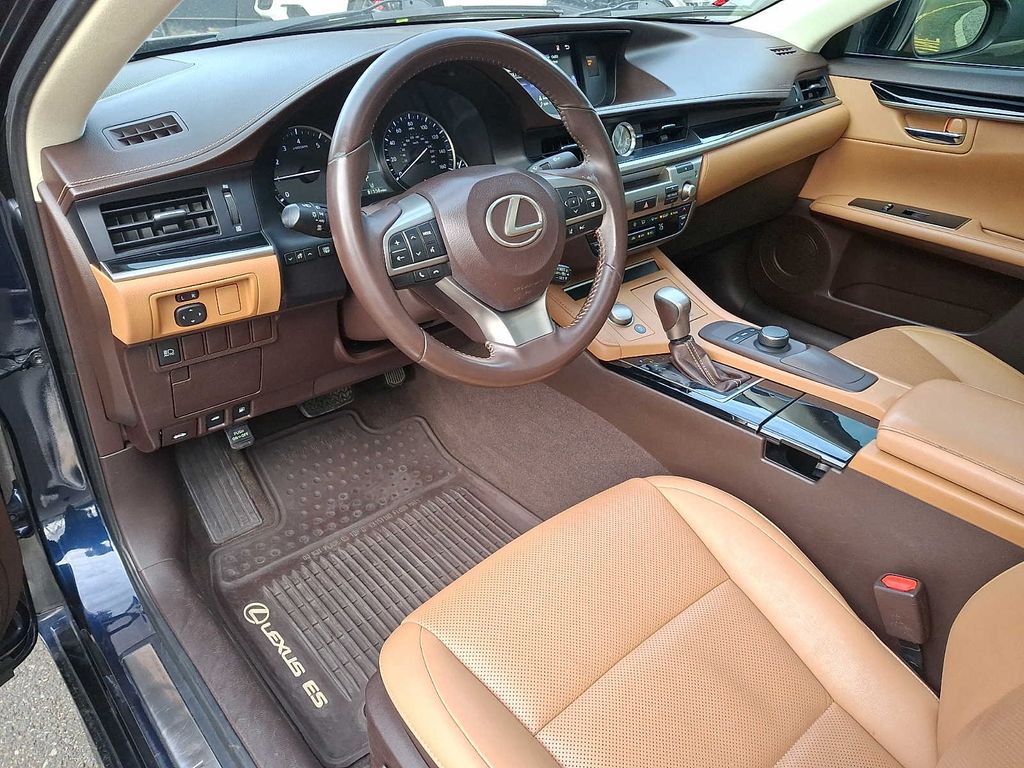 Thumbnail: 2017 Lexus ES - 10