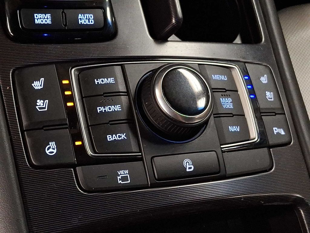 Thumbnail: 2018 Genesis G80 - 21