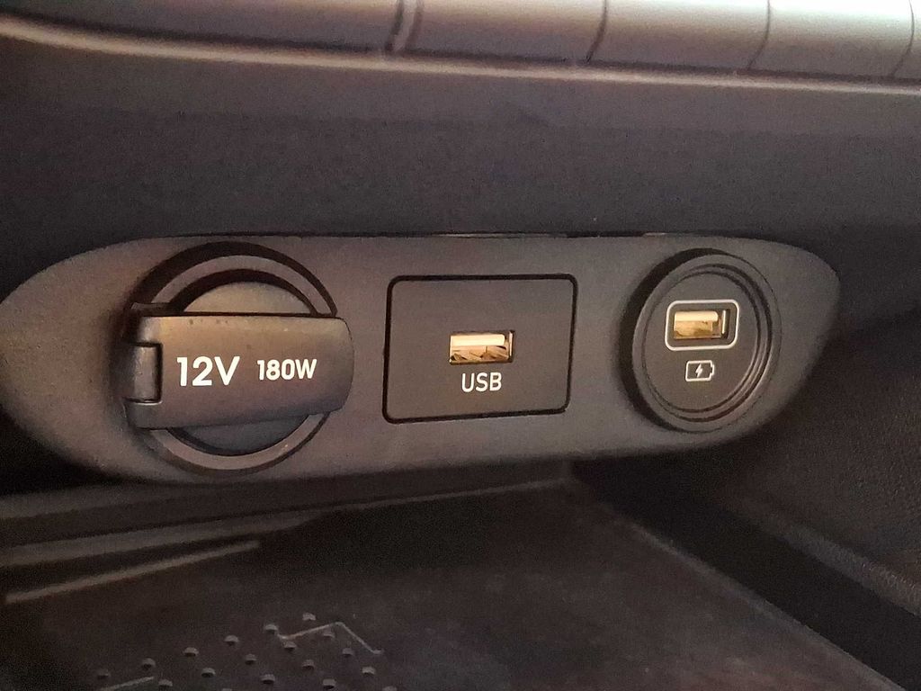 Thumbnail: 2022 Hyundai Elantra - 17