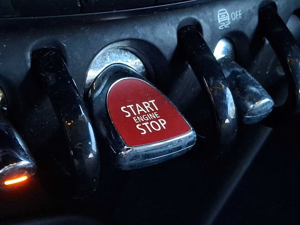 Thumbnail: 2020 MINI Cooper Hardtop - 18