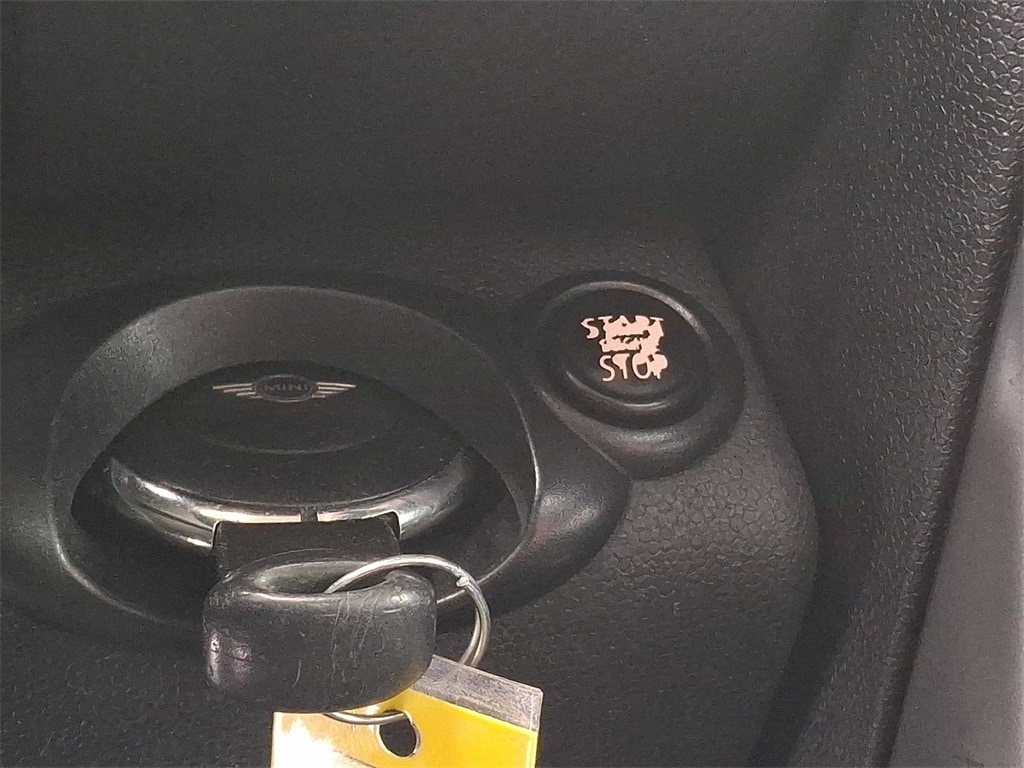 Thumbnail: 2014 MINI Cooper Countryman - 21