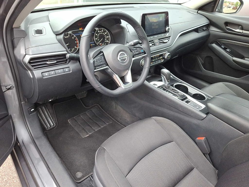 Thumbnail: 2020 Nissan Altima - 9