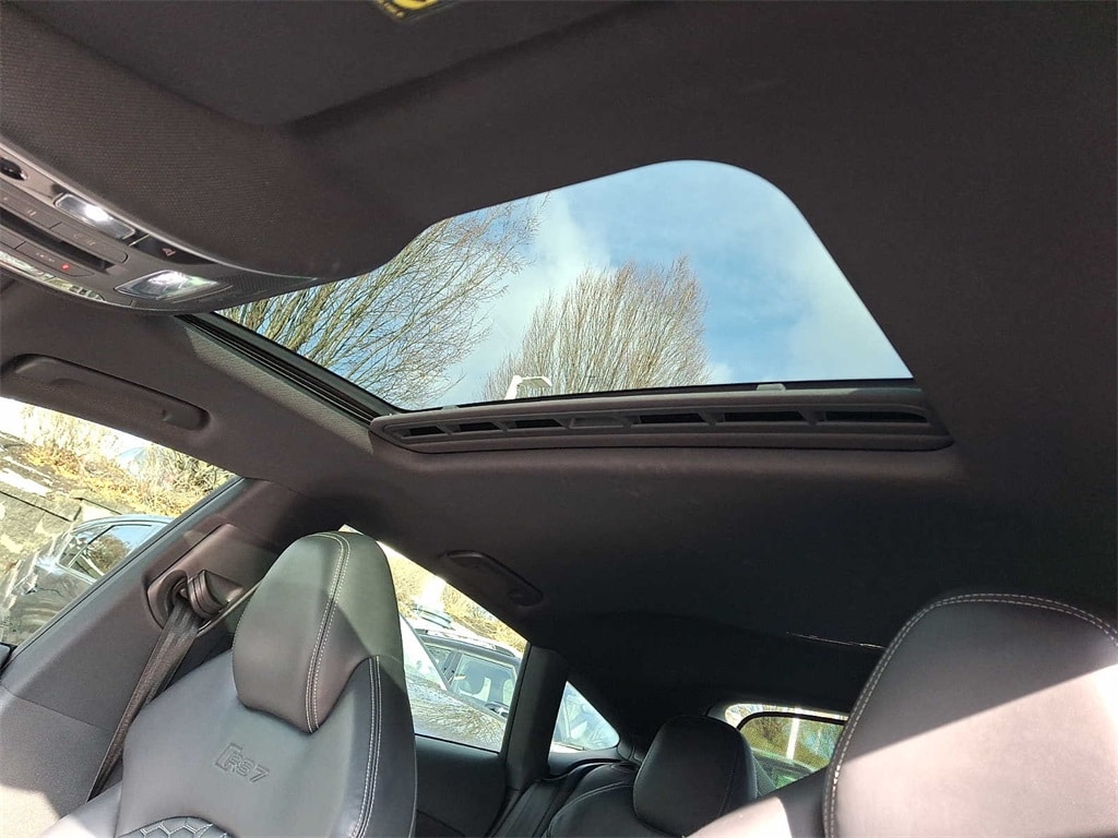 Thumbnail: 2016 Audi RS 7 - 11