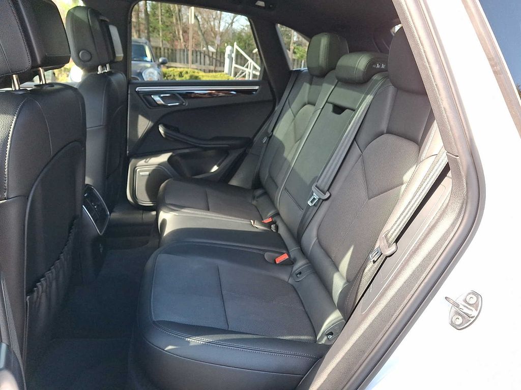 Thumbnail: 2022 Porsche Macan - 8