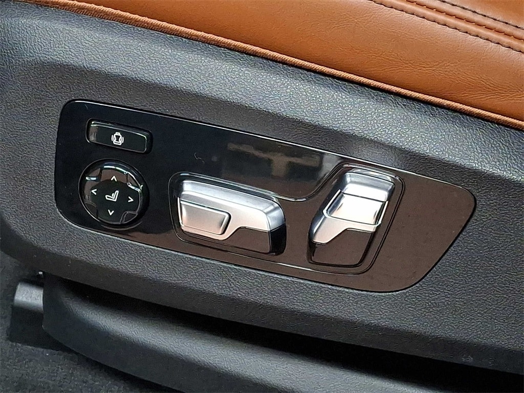 Thumbnail: 2022 BMW X6 - 11