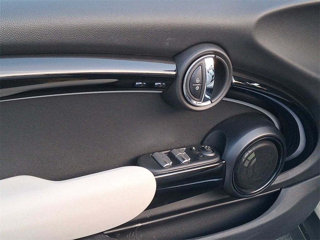 Thumbnail: 2023 MINI Cooper Convertible - 8