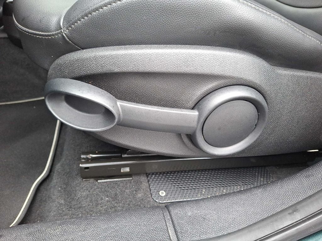 Thumbnail: 2012 MINI Cooper Countryman - 13