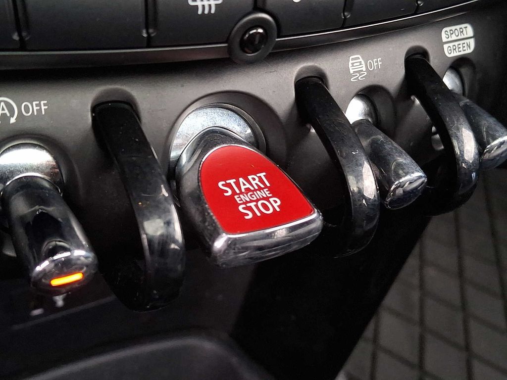 Thumbnail: 2021 MINI Cooper Hardtop - 17