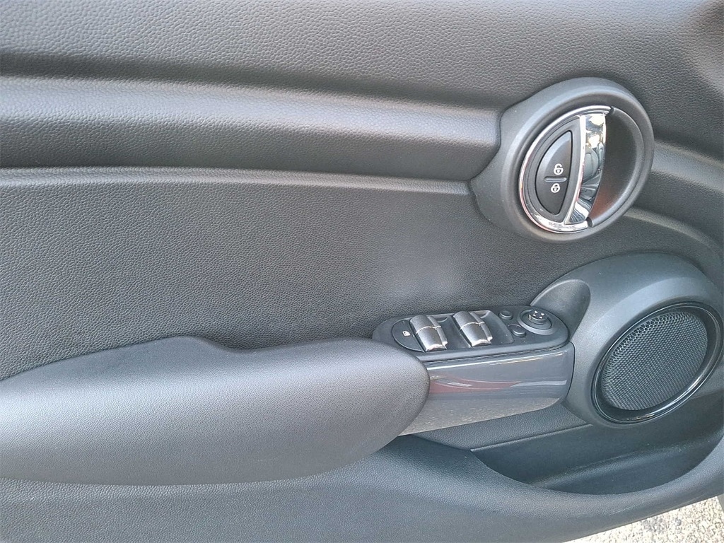 Thumbnail: 2015 MINI Cooper Hardtop - 11