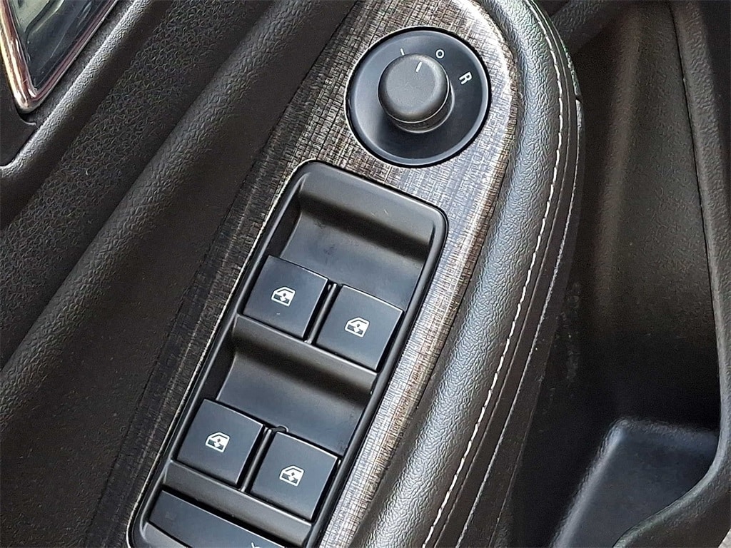 Thumbnail: 2015 Chevrolet Malibu - 21