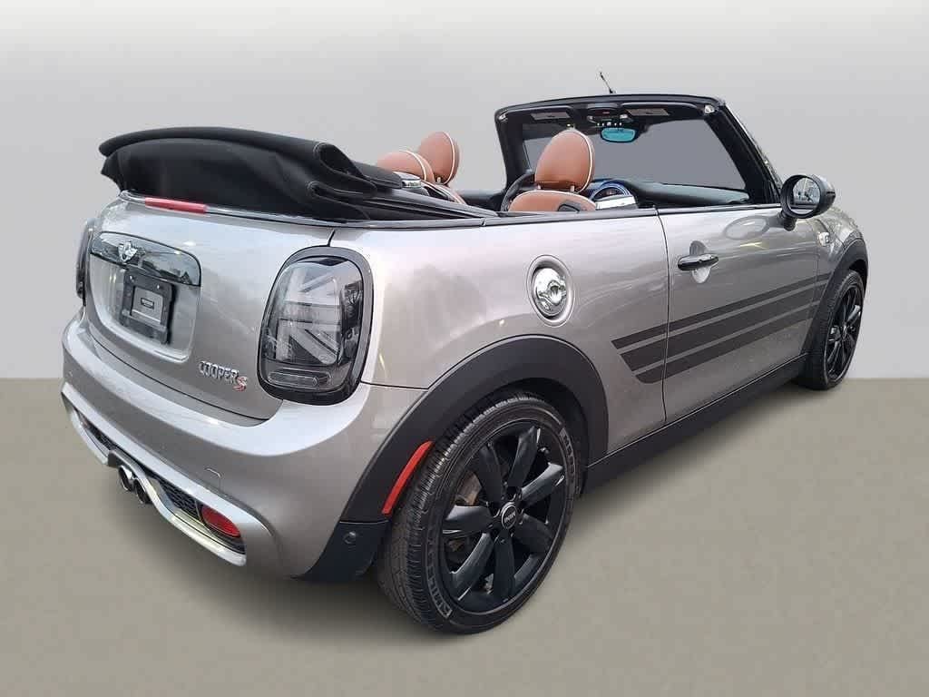 Thumbnail: 2017 MINI Cooper Convertible - 4