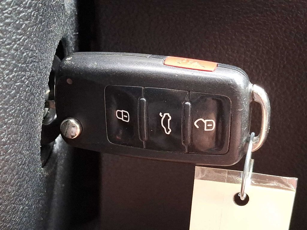 Thumbnail: 2013 Volkswagen Passat - 19