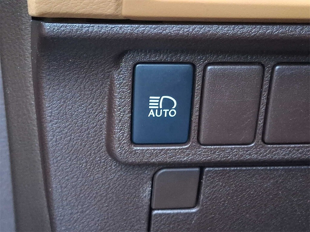 Thumbnail: 2017 Lexus ES - 25