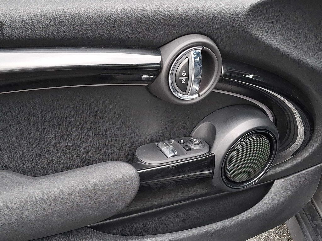 Thumbnail: 2023 MINI Cooper Hardtop - 9