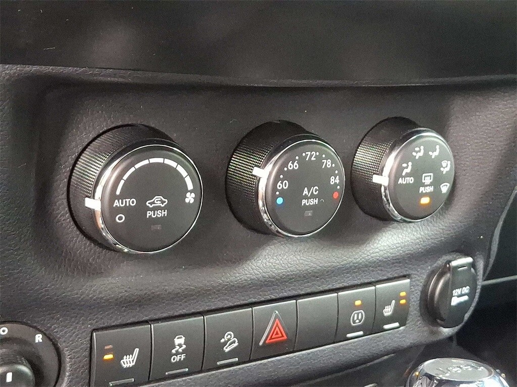 Thumbnail: 2015 Jeep Wrangler - 17
