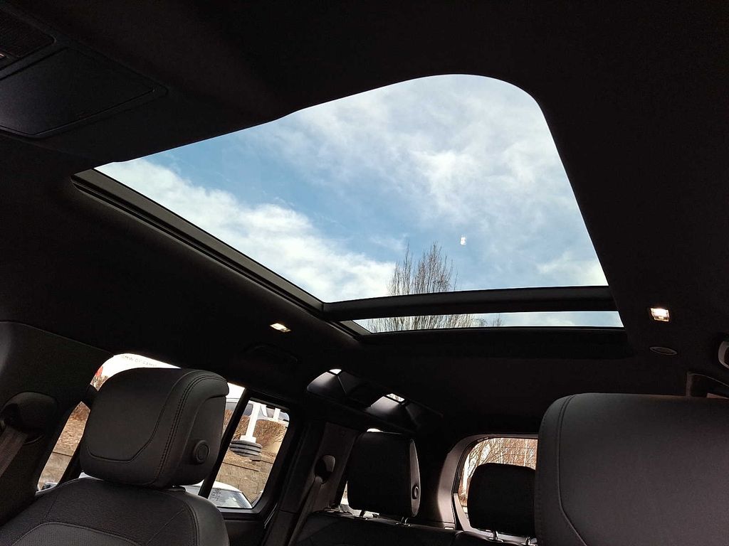 Thumbnail: 2021 Land Rover Defender - 11