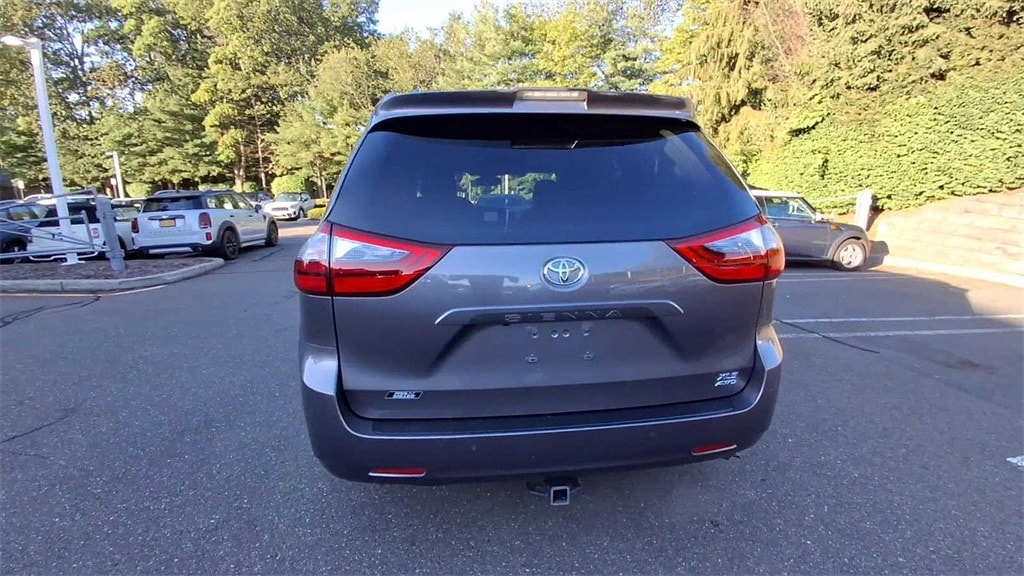 Thumbnail: 2020 Toyota Sienna - 7