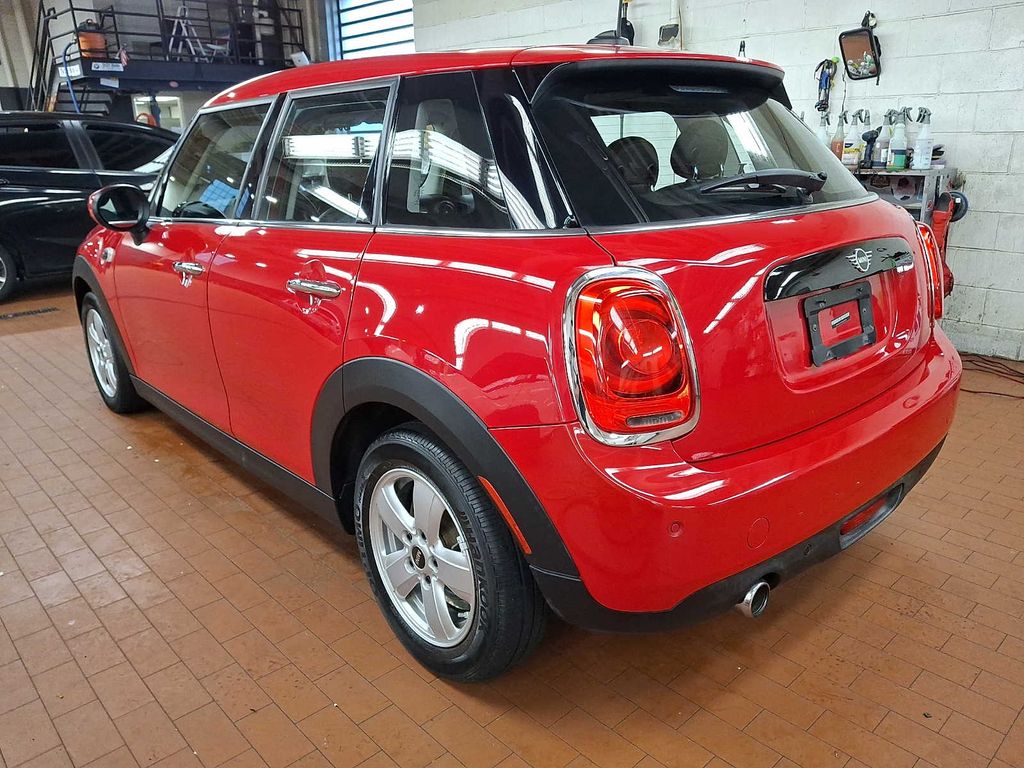 Thumbnail: 2021 MINI Cooper Hardtop - 6
