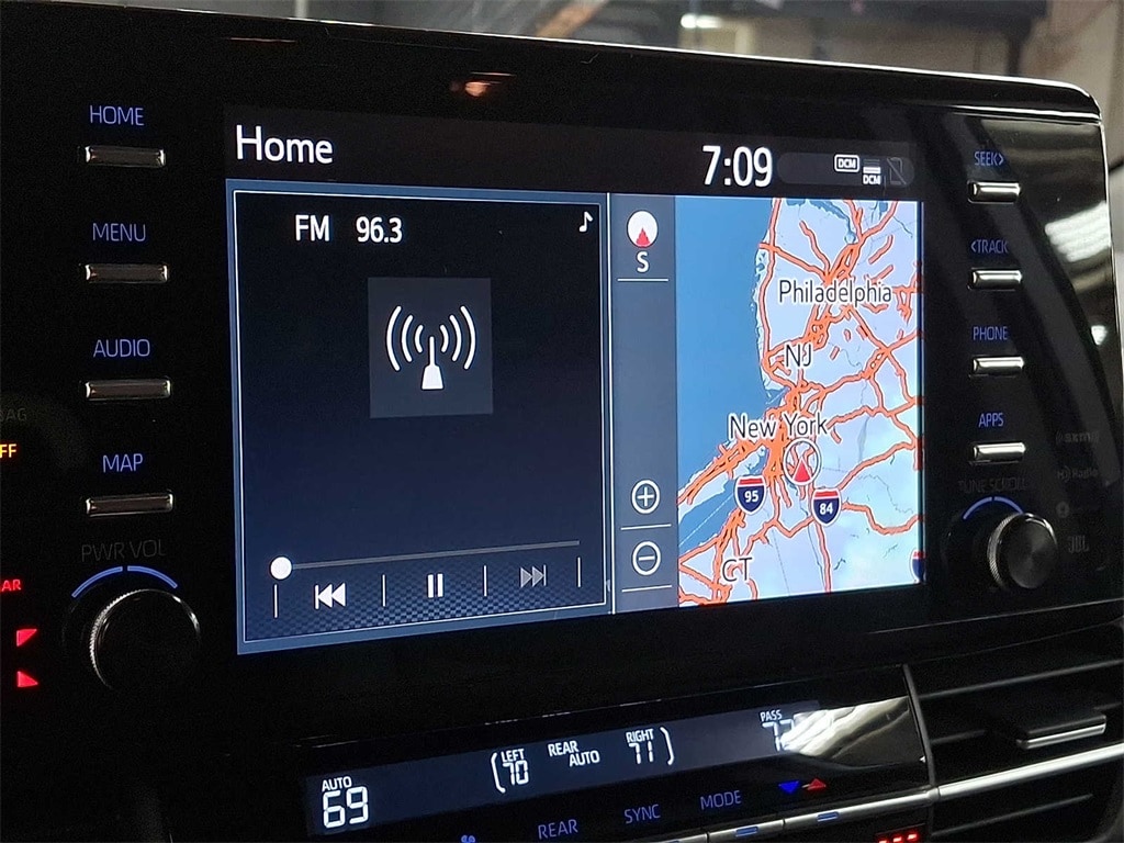 Thumbnail: 2021 Toyota Sienna - 17