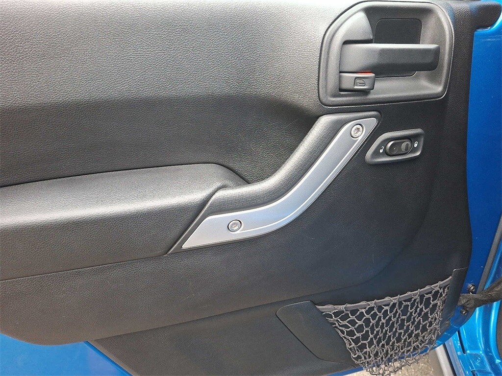 Thumbnail: 2015 Jeep Wrangler - 12