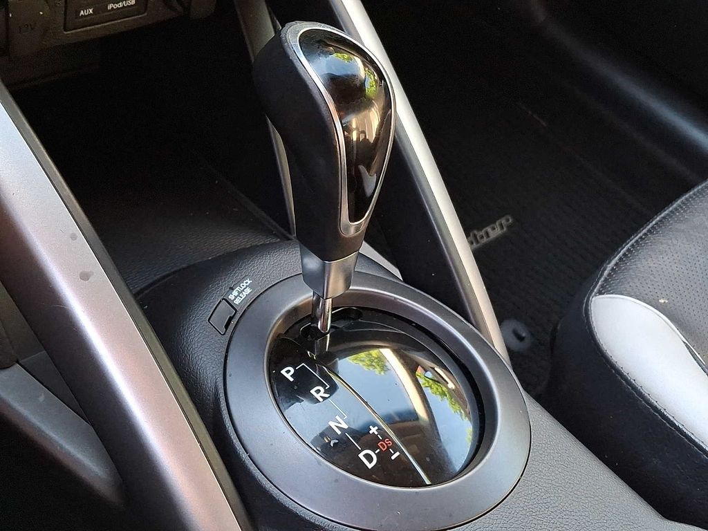 Thumbnail: 2013 Hyundai Veloster - 11