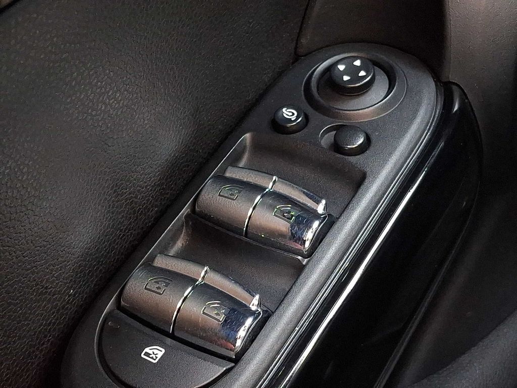 Thumbnail: 2020 MINI Cooper Hardtop - 23