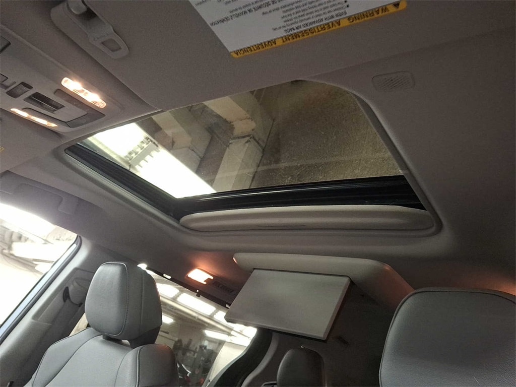 Thumbnail: 2021 Toyota Sienna - 14