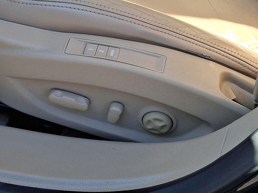 Thumbnail: 2010 Buick LaCrosse - 11