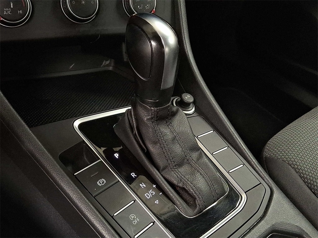 Thumbnail: 2019 Volkswagen Jetta - 13