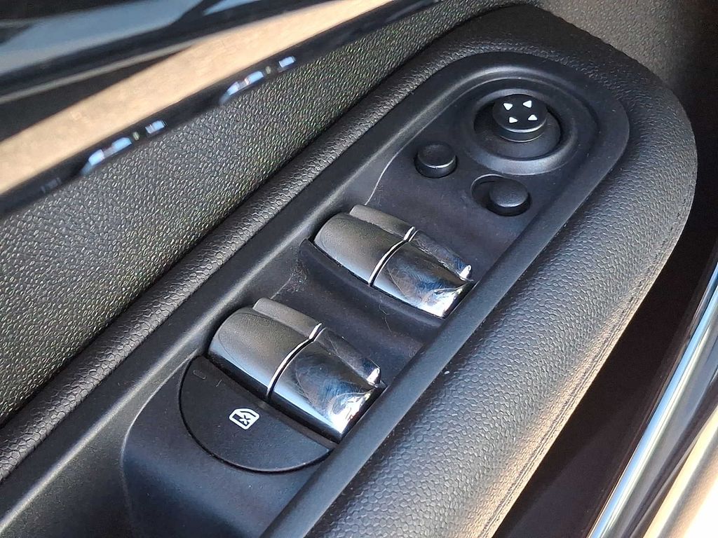 Thumbnail: 2015 MINI Cooper Countryman - 24