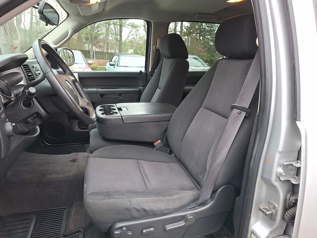 Thumbnail: 2011 GMC Sierra 1500 - 11