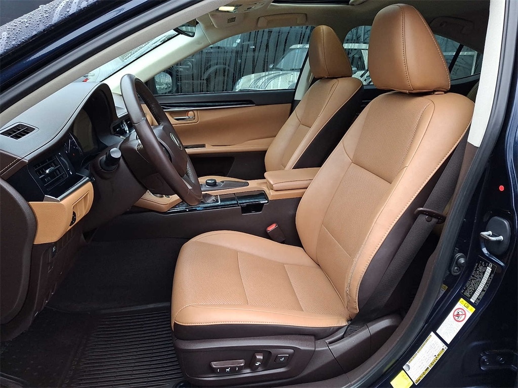 Thumbnail: 2017 Lexus ES - 10