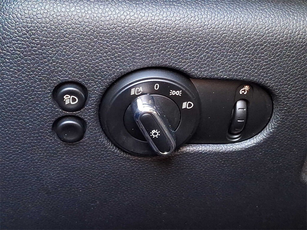 Thumbnail: 2023 MINI Cooper Hardtop - 24