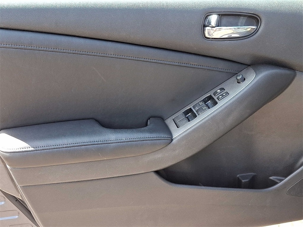 Thumbnail: 2010 Nissan Altima - 10