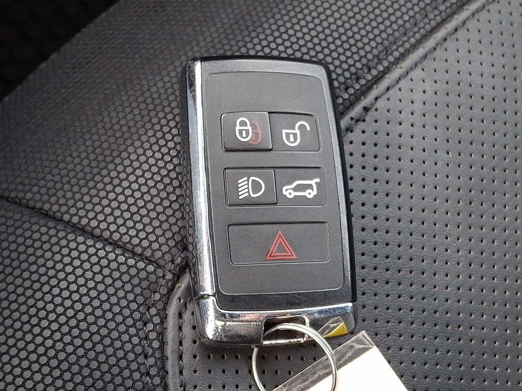 Thumbnail: 2021 Land Rover Defender - 23