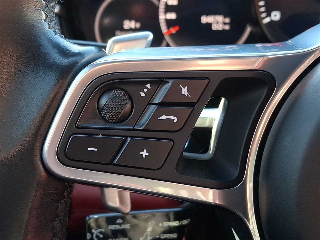 Thumbnail: 2018 Porsche Panamera - 16