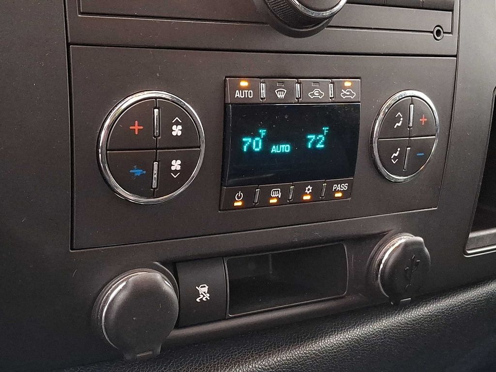 Thumbnail: 2011 GMC Sierra 1500 - 14