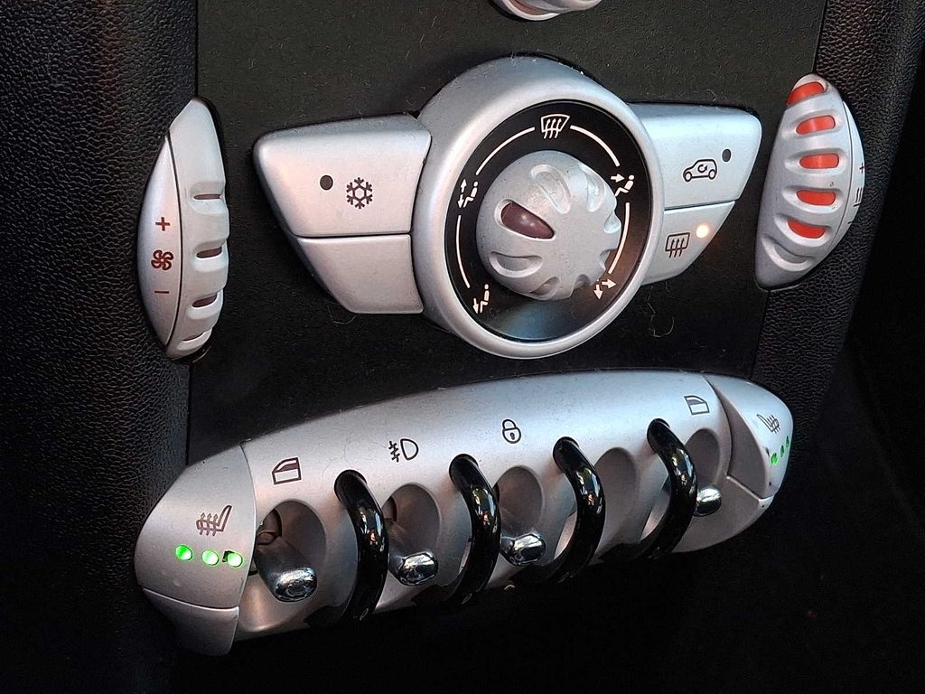 Thumbnail: 2010 MINI Cooper - 16