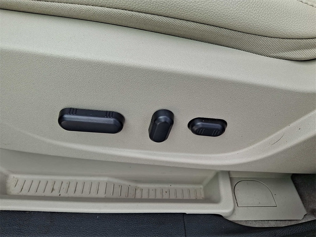 Thumbnail: 2014 Ford C-Max - 10