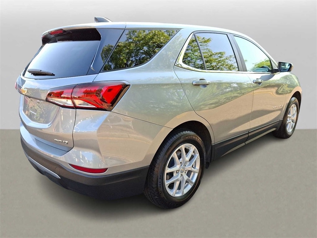 Thumbnail: 2023 Chevrolet Equinox - 4