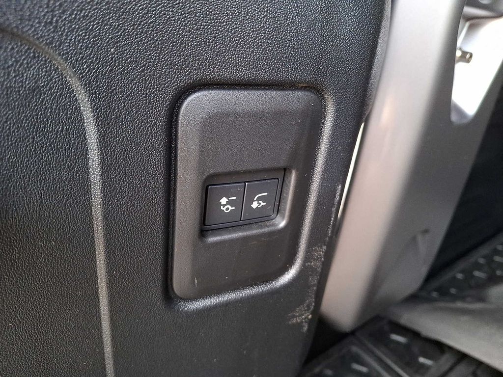 Thumbnail: 2021 Land Rover Defender - 27