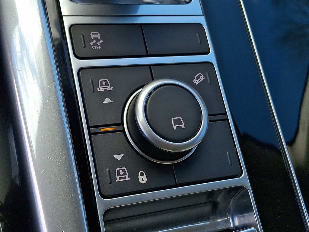 Thumbnail: 2021 Land Rover Range Rover Sport - 21