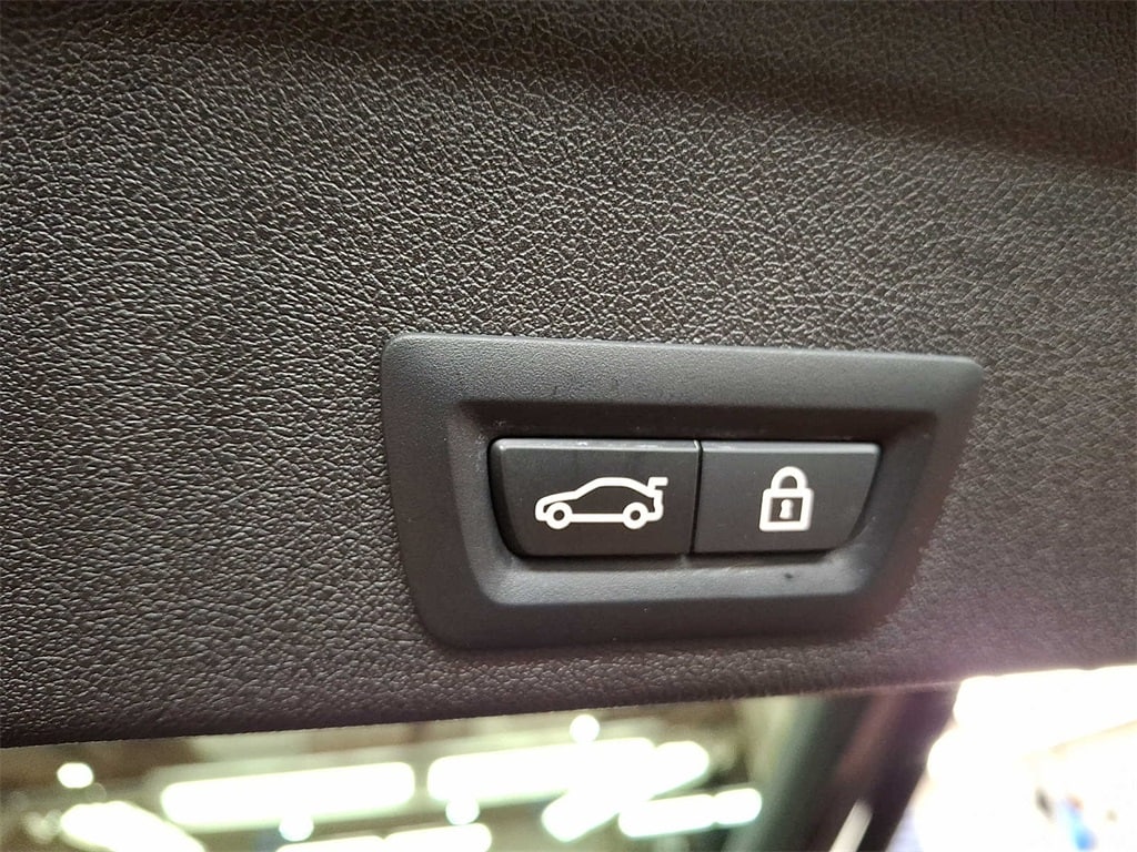 Thumbnail: 2022 BMW X6 - 30